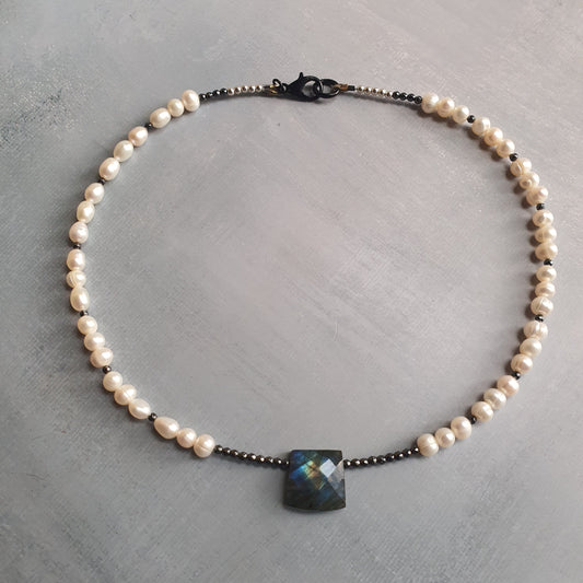 Luxe Noir Pearl Labradorite Collar