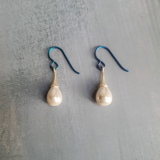 Shell Pearl Blue Steel Earrings