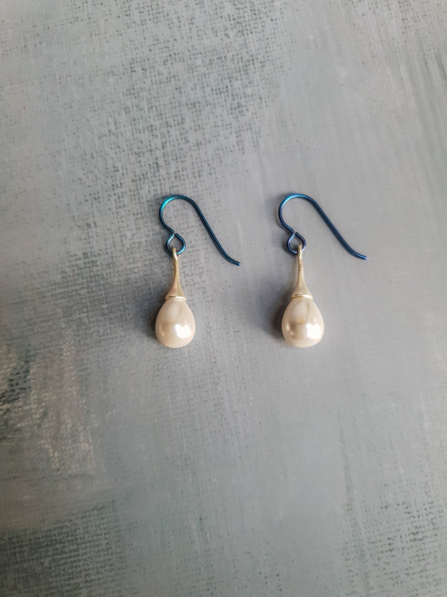 Shell Pearl Blue Steel Earrings