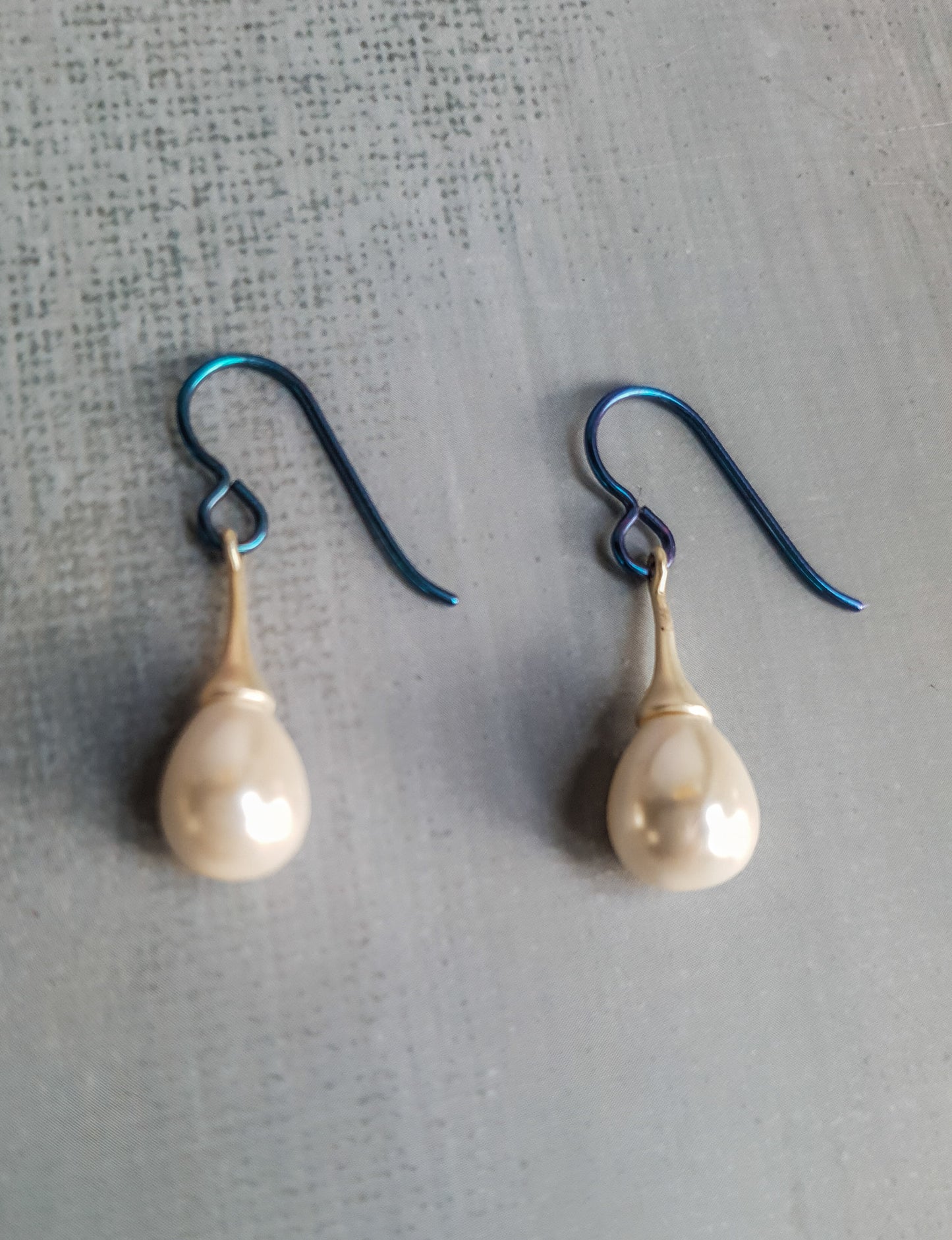 Shell Pearl Blue Steel Earrings