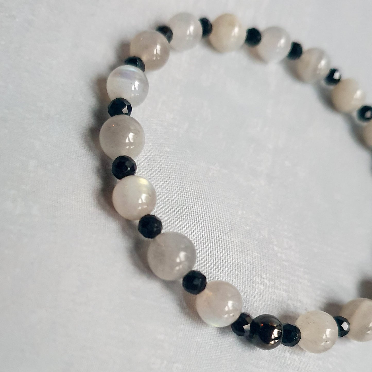 Natural Radiance Moon Noir Bracelet