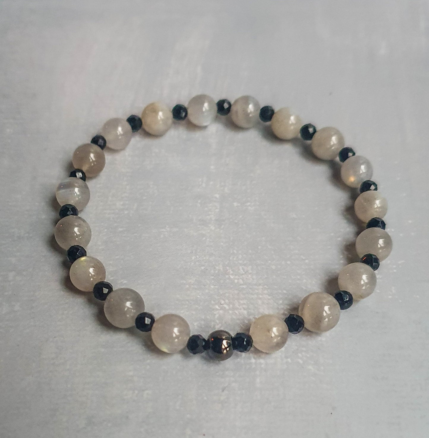 Natural Radiance Moon Noir Bracelet