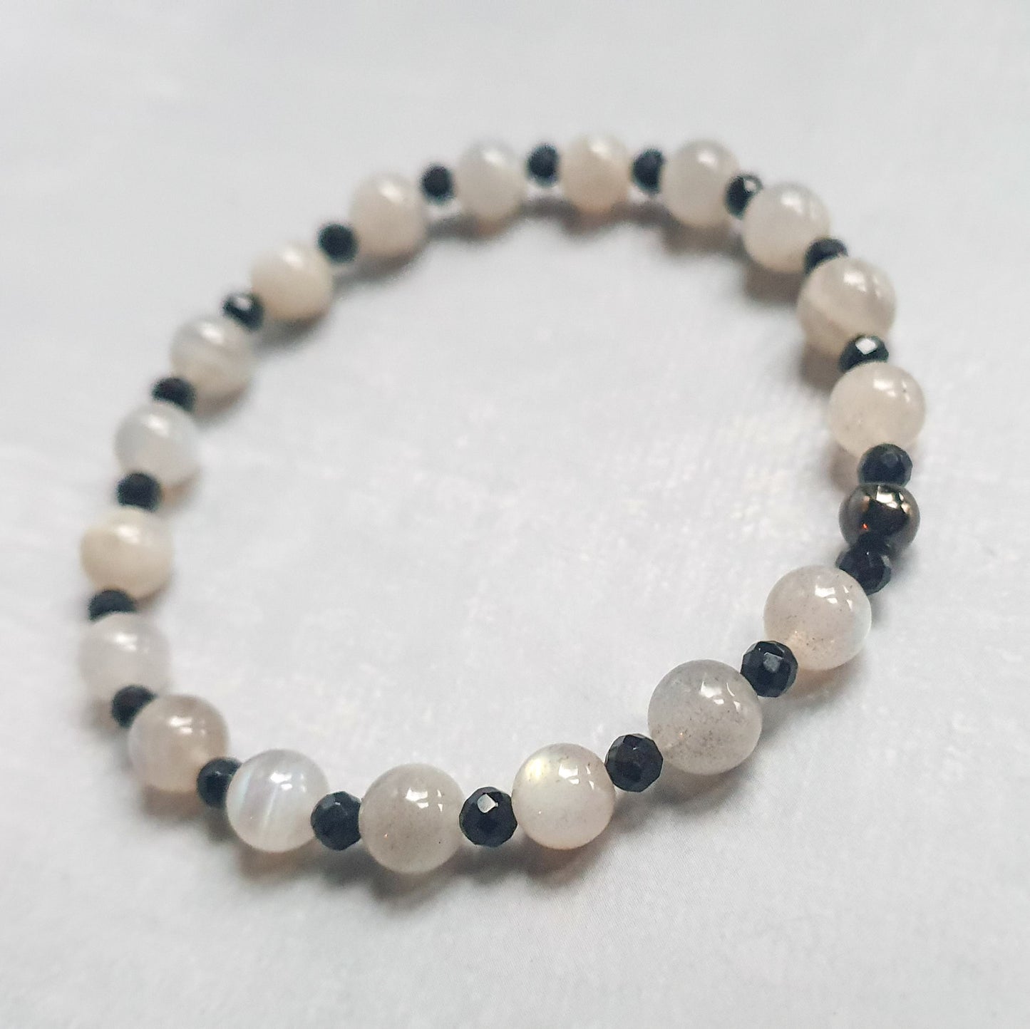 Natural Radiance Moon Noir Bracelet