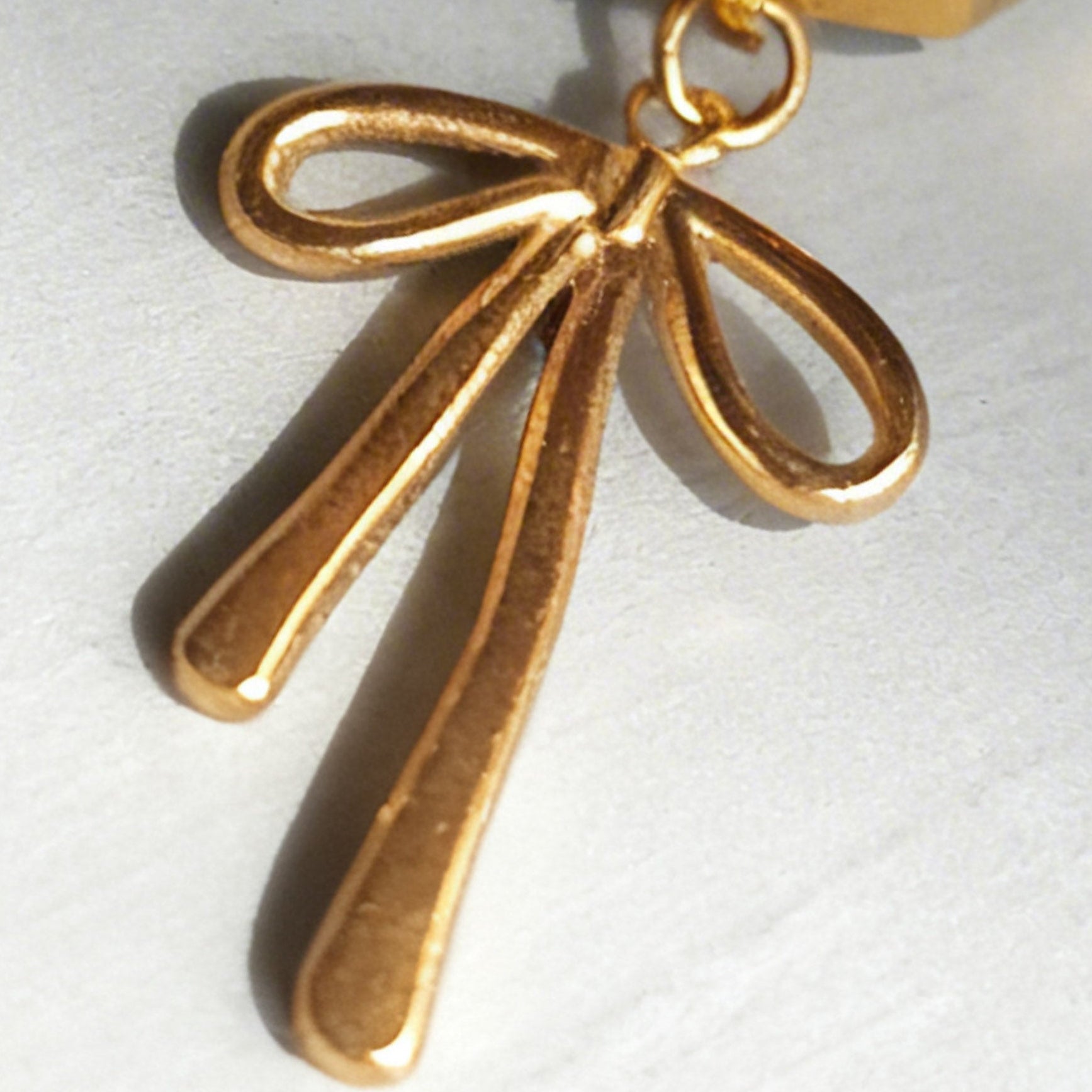 Statement Gold Bow Classic Hex  Huggy