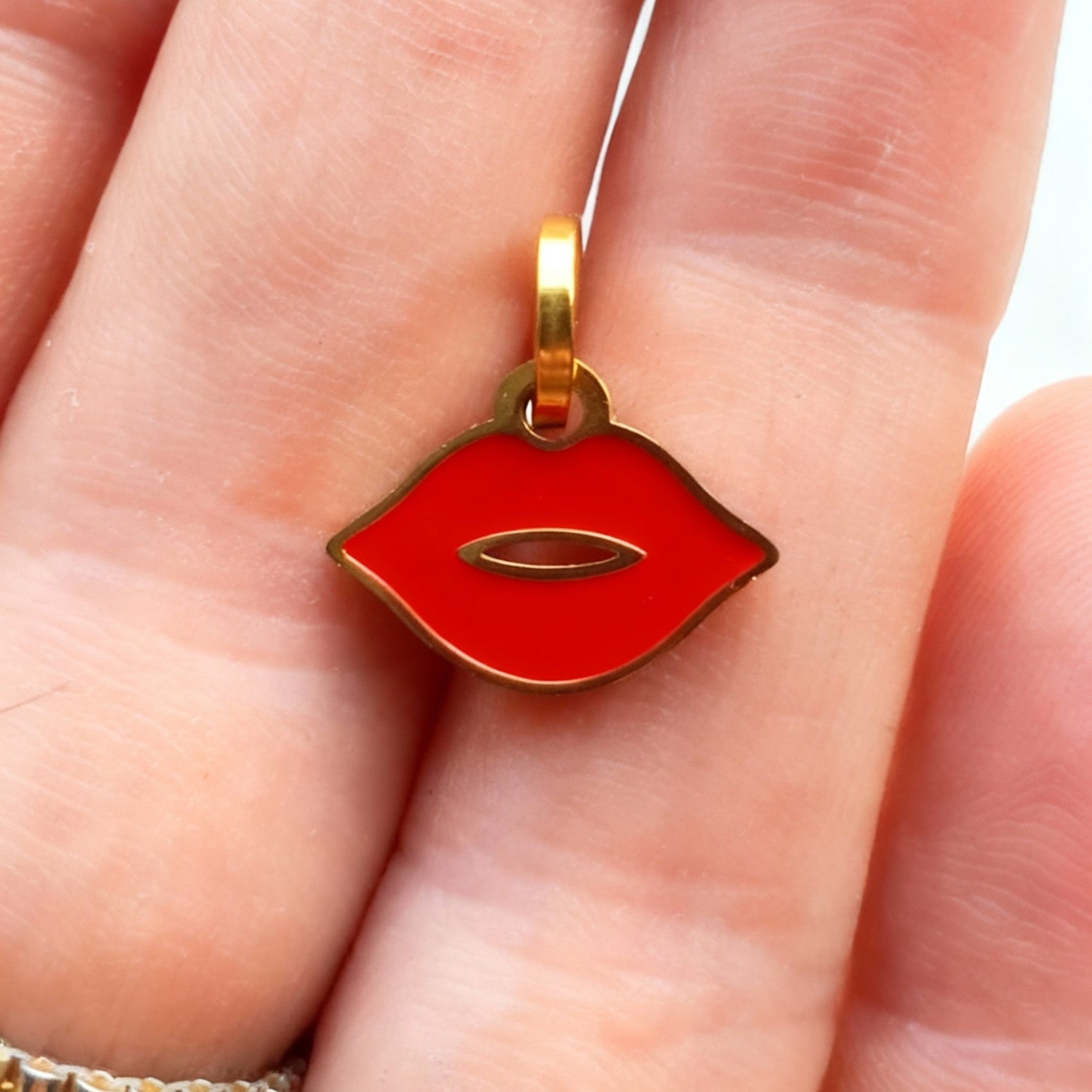 Scarlet Kiss Lip Charm