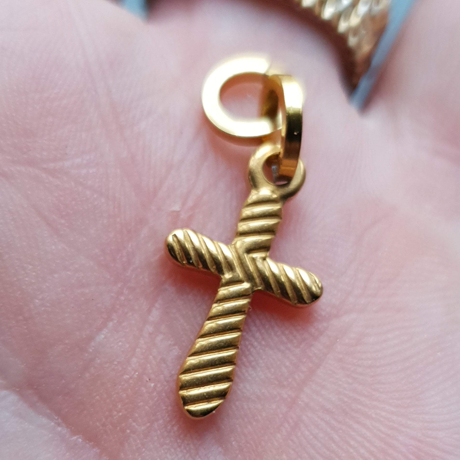 Still Cross Charm Gold