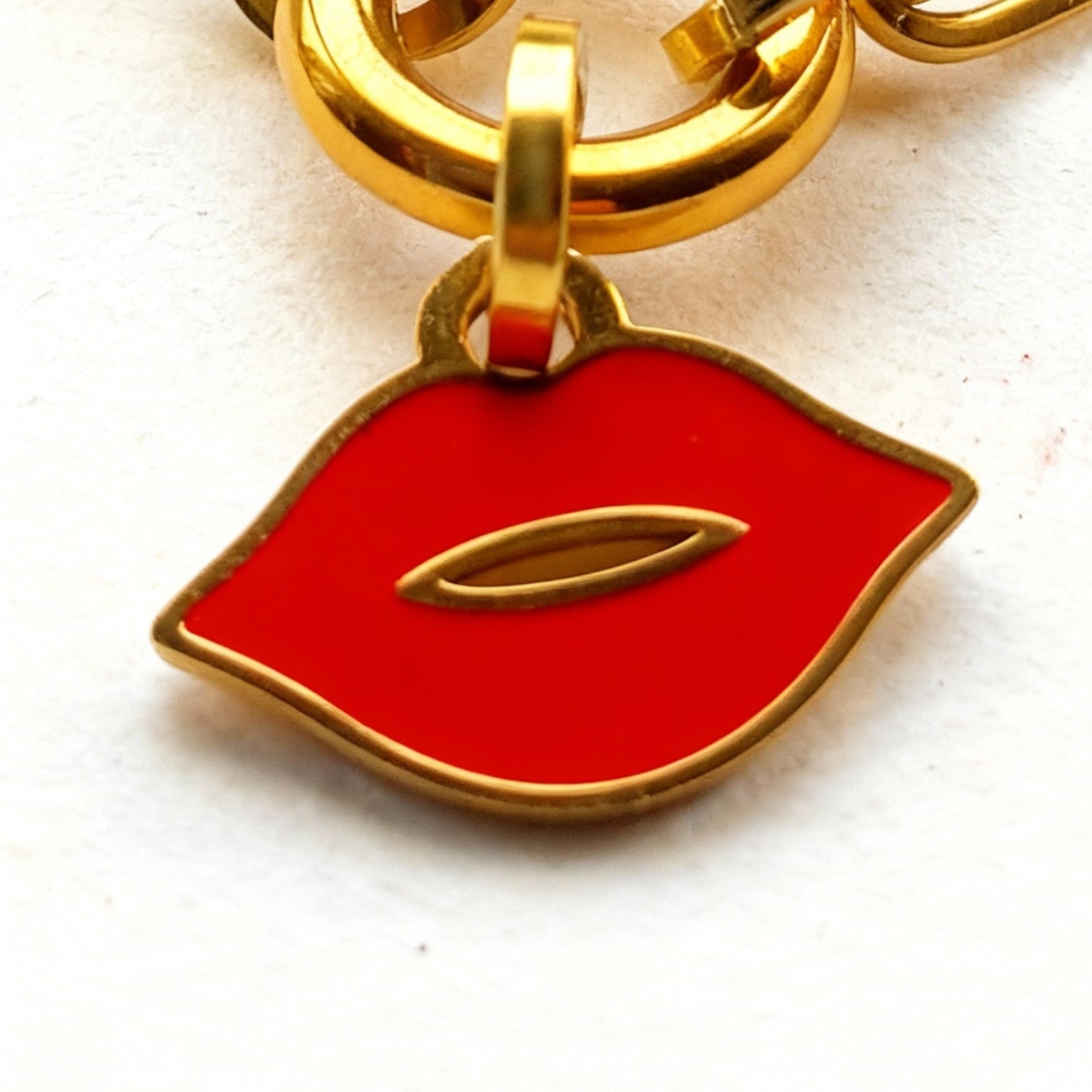 Scarlet Kiss Lip Charm