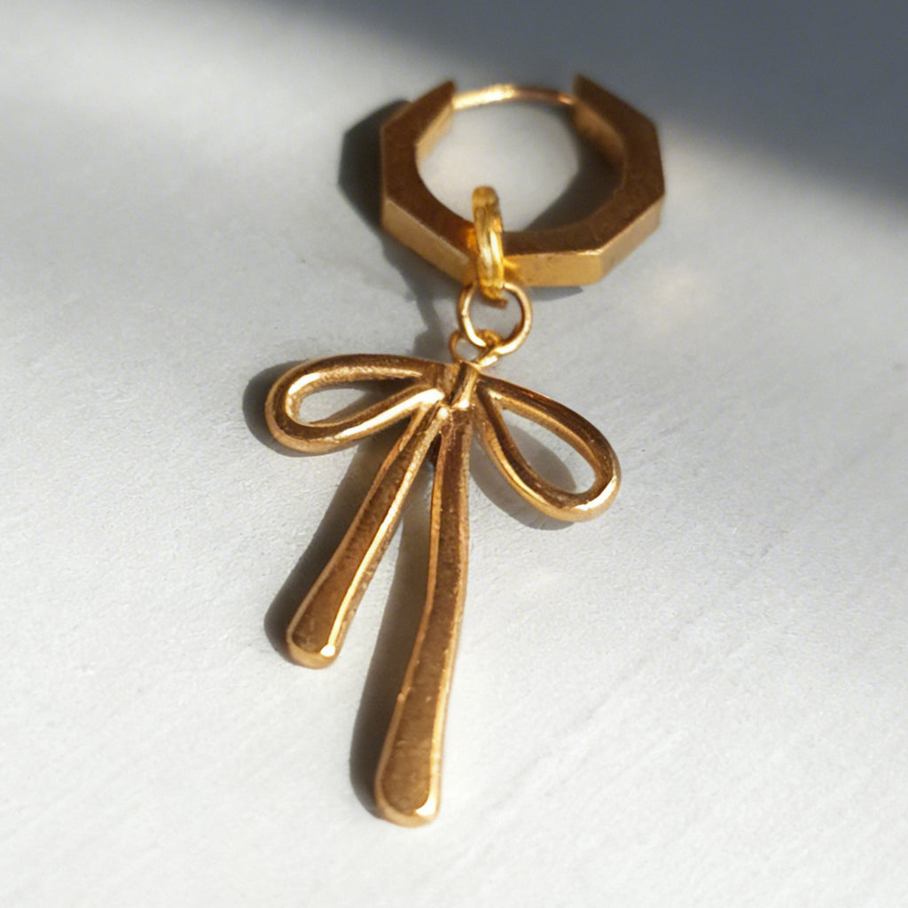 Statement Gold Bow Statement Hex Huggy