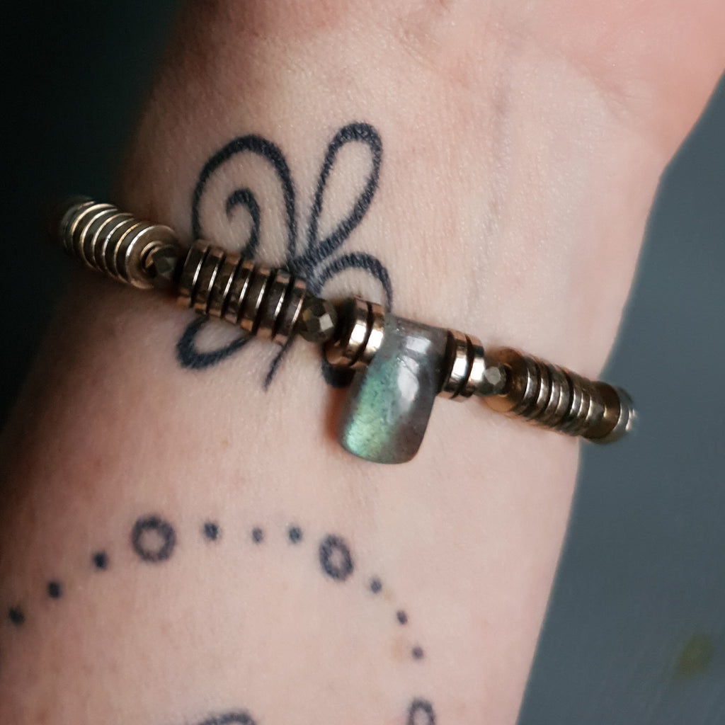 Green Flash Labradorite & Golden Hematite Stretch Bracelet