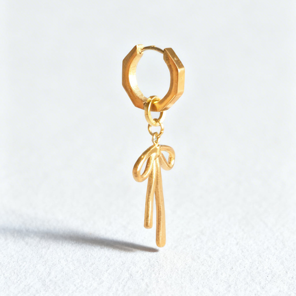 Statement Gold Bow Statement Hex Huggy