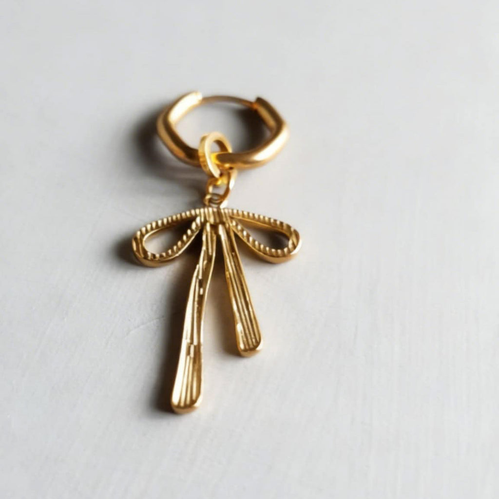 Statement Gold Bow Classic Hex  Huggy