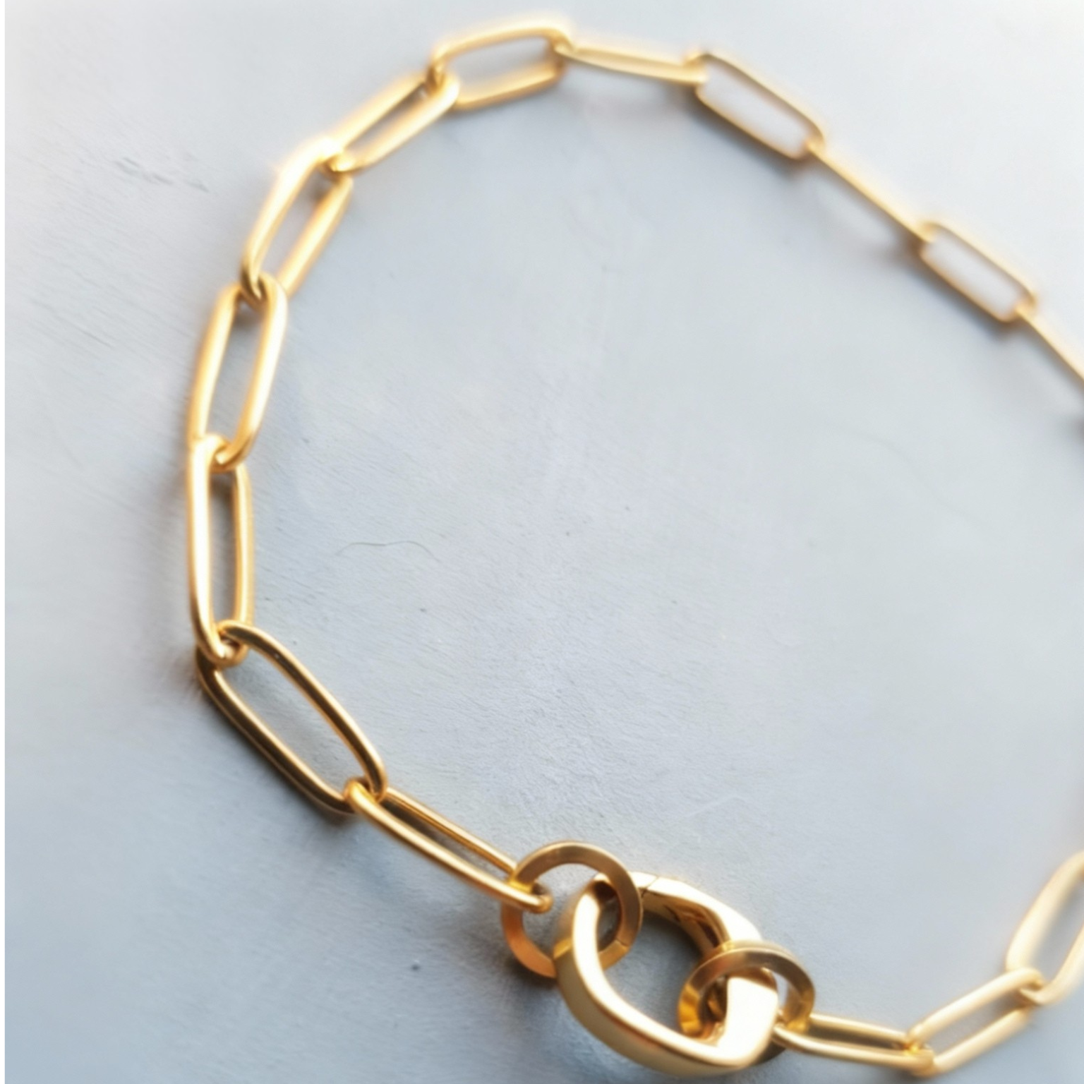 Paperclip chain Bracelet with Lock - Gold