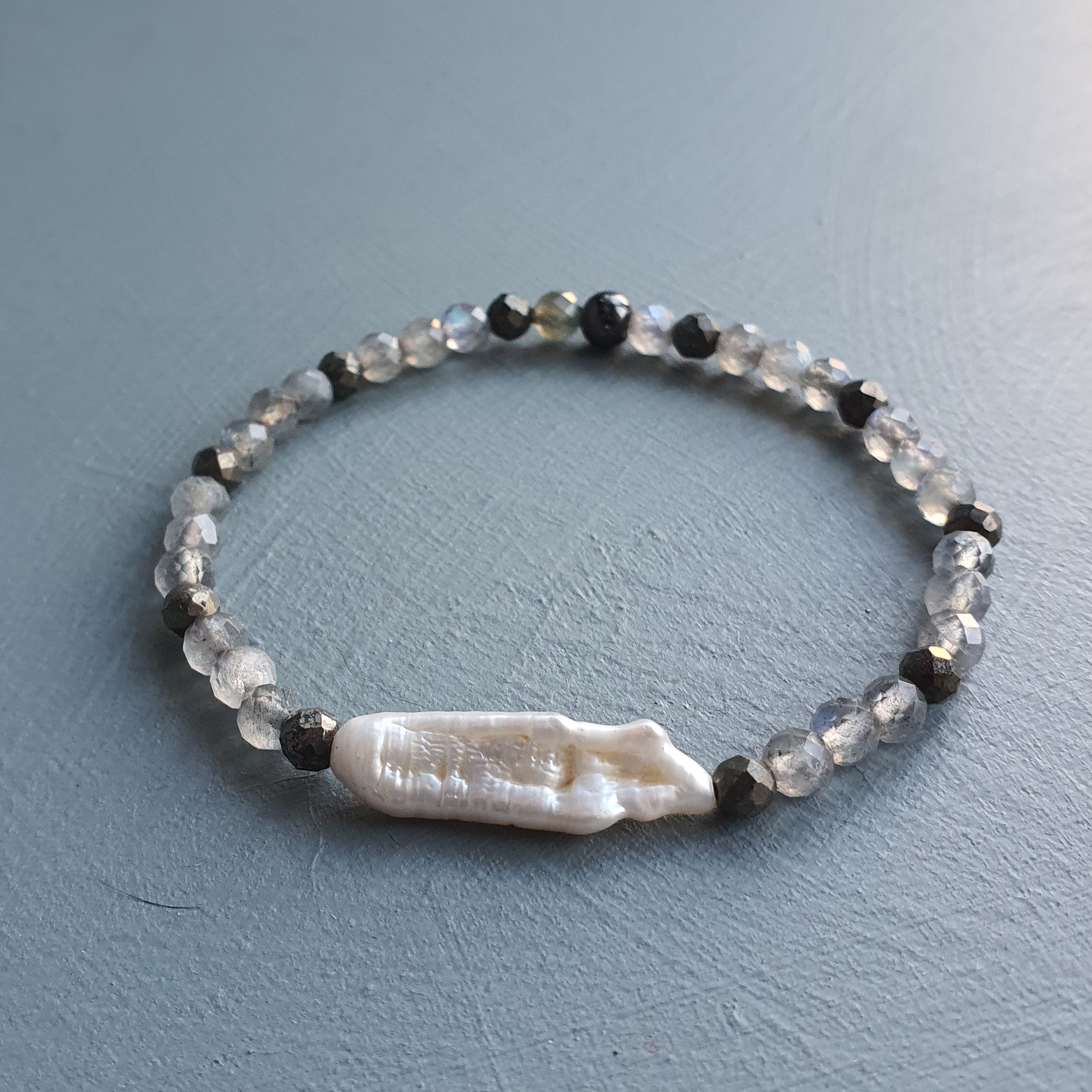 Labradorite, Pyrite & Freshwater Pearl Bracelet
