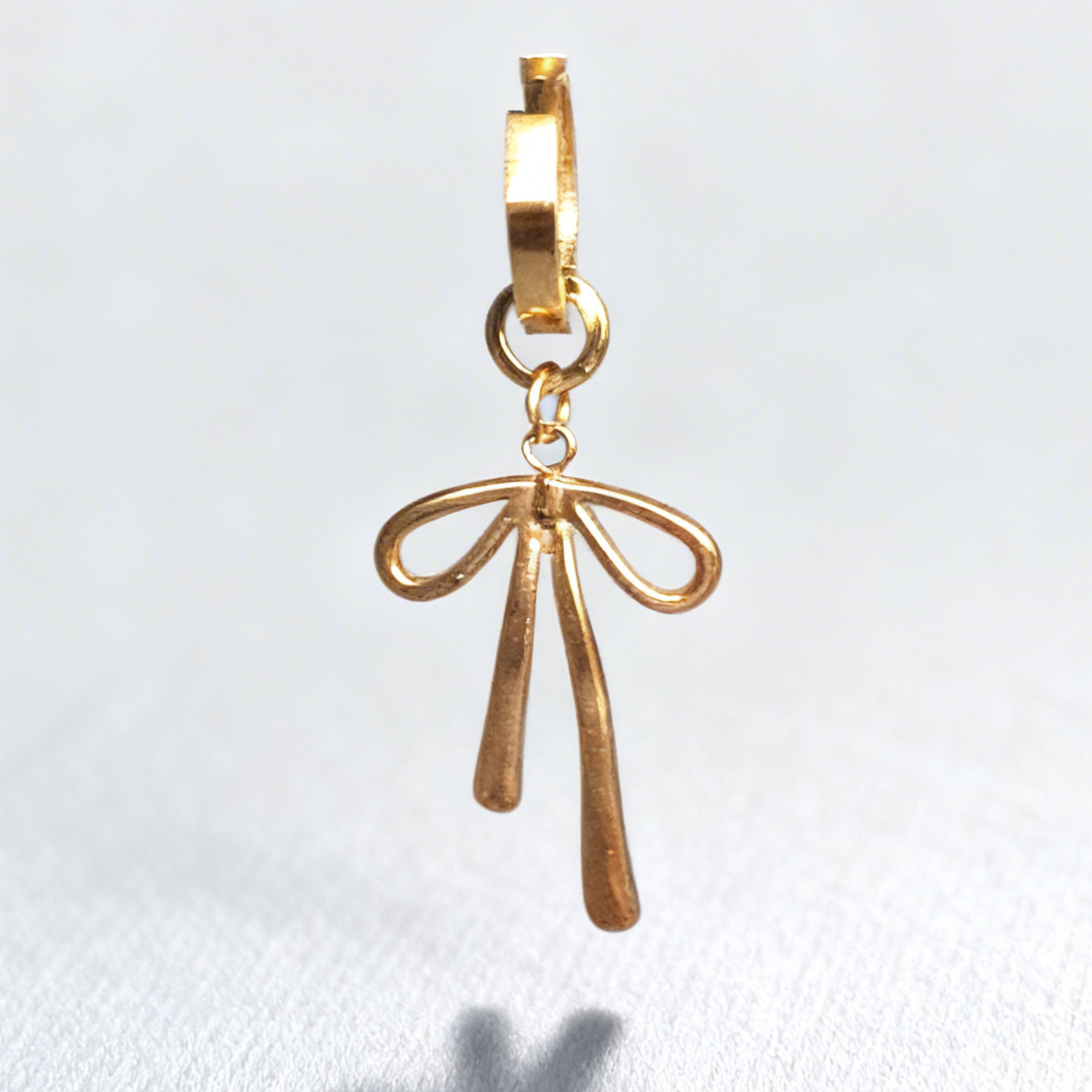 Statement Gold Bow Statement Hex Huggy